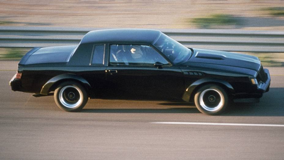 GNX 1987Ele era um Regal Grand National repleto de opcionais. Levado &agrave; pista de teste por uma revista americana, fez 0 a 96 km/h em 4.7 segundos