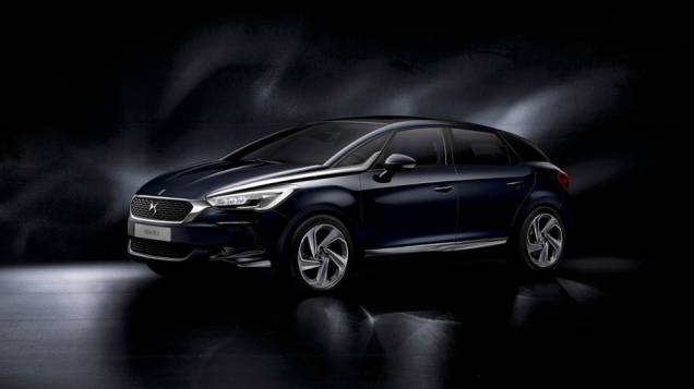 Com novo visual, hatch traz laterais com novos detalhes cromados | <a href="https://preprod.quatrorodas.abril.com.br/noticias/saloes/genebra-2015/ds5-nova-cara-oficialmente-revelado-837002.shtml" rel="migration">Leia mais</a> Com novo visual, hatch traz laterais com novos detalhes cromados | <a href="https://preprod.quatrorodas.abril.com.br/noticias/saloes/genebra-2015/ds5-nova-cara-oficialmente-revelado-837002.shtml" rel="migration">Leia mais</a>