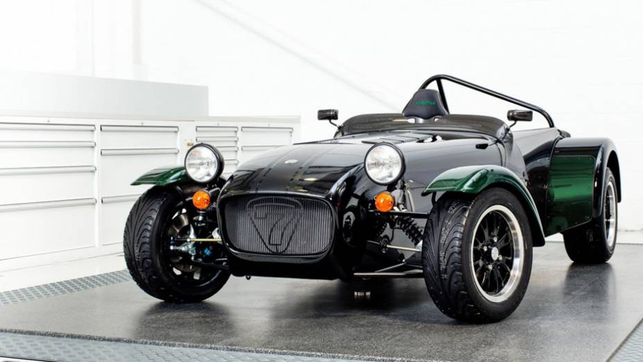 Caterham Seven Kamui Kobayashi Limited Edition | <a href="https://preprod.quatrorodas.abril.com.br/noticias/mercado/caterham-lanca-seven-kamui-kobayashi-limited-edition-784171.shtml" rel="migration">Leia mais</a>