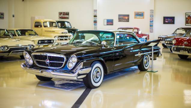 Este Chrysler 300 é tão raro a ponto de ocupar um espaço de destaque até no museu da própria marca, em Auburn Hills (EUA) Este Chrysler 300 é tão raro a ponto de ocupar um espaço de destaque até no museu da própria marca, em Auburn Hills (EUA)