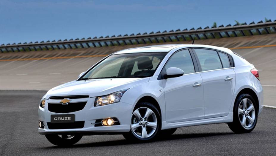 O nome Sport6 se deve ao câmbio de seis marchas, oferecido nas opções manual e automática | <a href="https://preprod.quatrorodas.abril.com.br/carros/lancamentos/chevrolet-cruze-sport6-681589.shtml" rel="migration">Leia mais</a>