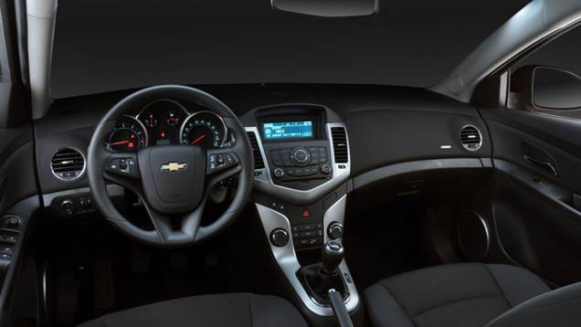 O interior é o mesmo do sedã e agrada pelas linhas modernas | <a href="https://preprod.quatrorodas.abril.com.br/carros/lancamentos/chevrolet-cruze-sport6-681589.shtml" rel="migration">Leia mais</a> O interior é o mesmo do sedã e agrada pelas linhas modernas | <a href="https://preprod.quatrorodas.abril.com.br/carros/lancamentos/chevrolet-cruze-sport6-681589.shtml" rel="migration">Leia mais</a>