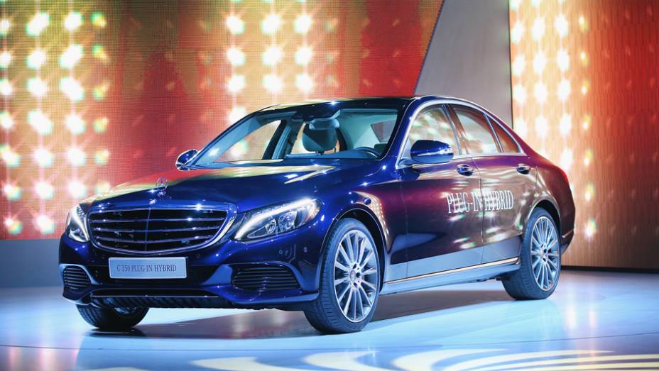 Mercedes-Benz C350 Plug-in Hybrid | <a href="https://preprod.quatrorodas.abril.com.br/noticias/saloes/detroit-2015/mercedes-mostra-c350-plug-in-hybrid-824600.shtml" rel="migration">Leia mais</a> | <a href="https://preprod.quatrorodas.abril.com.br/galerias/saloes/detroit-2015/direto-detroit-p" rel="migration"></a>