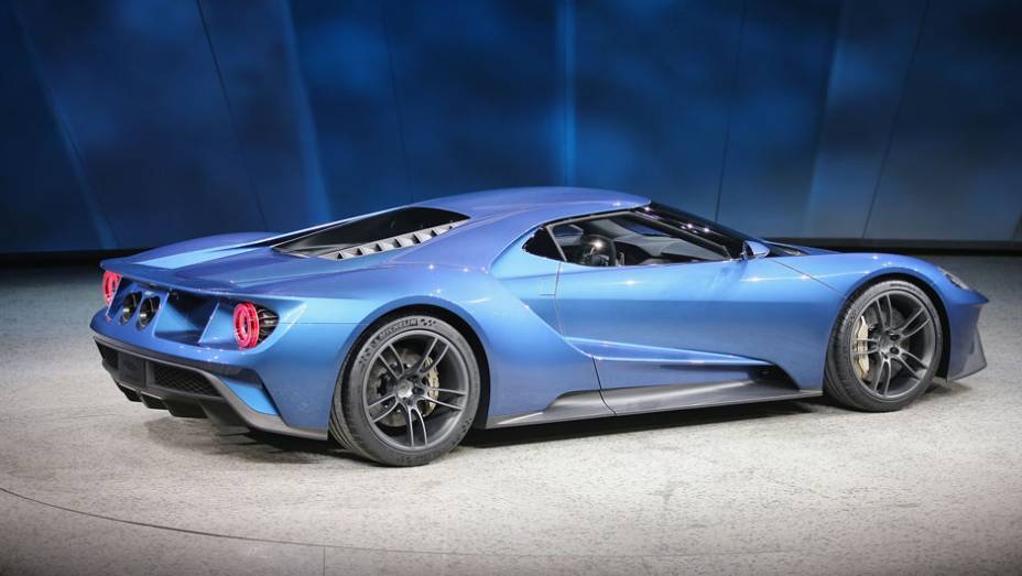 Ford GT concept | <a href="https://preprod.quatrorodas.abril.com.br/noticias/saloes/detroit-2015/ford-gt-concept-mostrado-detroit-824580.shtml" rel="migration">Leia mais</a> | <a href="https://preprod.quatrorodas.abril.com.br/galerias/saloes/detroit-2015/direto-detroit-parte-2-825561.shtml" rel="migration">V</a>