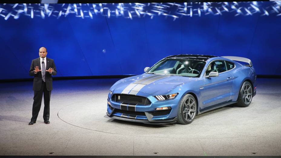 Ford Mustang Shelby GT350 R| <a href="https://preprod.quatrorodas.abril.com.br/noticias/saloes/detroit-2015/mustang-shelby-gt350r-lancado-pela-ford-824780.shtml" rel="migration">Leia mais</a> | <a href="https://preprod.quatrorodas.abril.com.br/galerias/saloes/detroit-2015/direto-detroit-pa" rel="migration"></a>