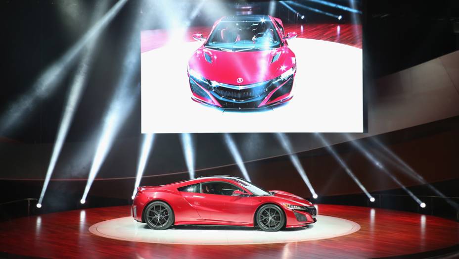 Acura NSX | <a href="https://preprod.quatrorodas.abril.com.br/noticias/saloes/detroit-2015/acura-oficializa-nsx-modelo-pode-vir-ao-brasil-824741.shtml" rel="migration">Leia mais</a> | <a href="https://preprod.quatrorodas.abril.com.br/galerias/saloes/detroit-2015/direto-detroit-parte-2-825561" rel="migration"></a>