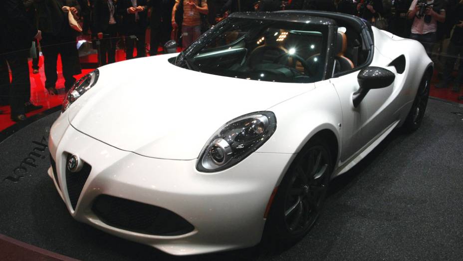 Alfa Romeo 4C Spider | <a href="https://preprod.quatrorodas.abril.com.br/noticias/saloes/genebra-2014/audi-s1-confirmado-salao-genebra-771121.shtml" rel="migration">Leia mais</a>| <a href="https://preprod.quatrorodas.abril.com.br/galerias/saloes/genebra/2014/direto-genebra-parte-2-775719.sh" rel="migration"></a>