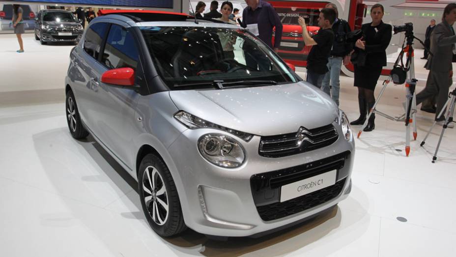 Citroën C1 | <a href="https://preprod.quatrorodas.abril.com.br/noticias/saloes/genebra-2014/citroen-mostra-novo-c1-774393.shtml" rel="migration">Leia mais</a>| <a href="https://preprod.quatrorodas.abril.com.br/galerias/saloes/genebra/2014/direto-genebra-parte-2-775719.shtml" rel="migration">Veja mais: Dire</a>