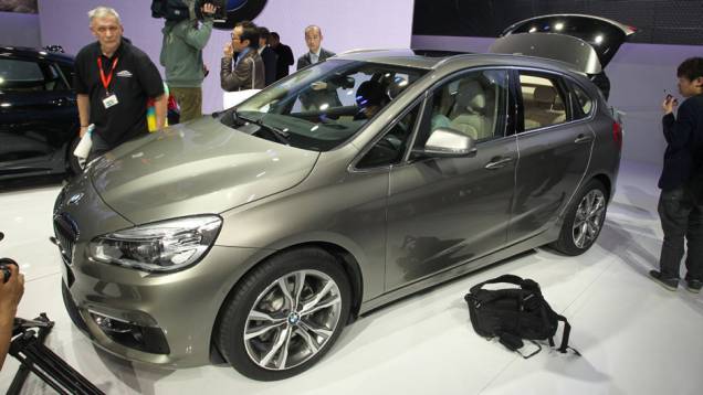 BMW Série 2 Active Tourer | <a href="https://preprod.quatrorodas.abril.com.br/noticias/saloes/genebra-2014/bmw-mostra-serie-2-active-tourer-completo-773485.shtml" rel="migration">Leia mais</a>| <a href="https://preprod.quatrorodas.abril.com.br/galerias/saloes/genebra/2014/direto-genebra-par" rel="migration"></a> BMW Série 2 Active Tourer | <a href="https://preprod.quatrorodas.abril.com.br/noticias/saloes/genebra-2014/bmw-mostra-serie-2-active-tourer-completo-773485.shtml" rel="migration">Leia mais</a>| <a href="https://preprod.quatrorodas.abril.com.br/galerias/saloes/genebra/2014/direto-genebra-par" rel="migration"></a>