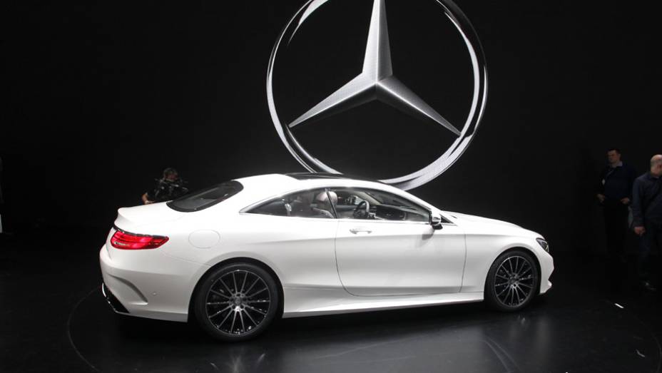 Mercedes-Benz Classe S Coupé | <a href="https://preprod.quatrorodas.abril.com.br/noticias/saloes/genebra-2014/mercedes-benz-apresenta-classe-s-coupe-772971.shtml" rel="migration">Leia mais</a>| <a href="https://preprod.quatrorodas.abril.com.br/galerias/saloes/genebra/2014/direto-genebra-par" rel="migration"></a>