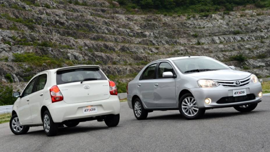 Eis o Etios, o primeiro popular da Toyota a ser vendido no mercado brasileiro | <a href="https://preprod.quatrorodas.abril.com.br/salao-do-automovel/2012/carros/toyota-etios-703992.shtml" rel="migration">Leia mais</a>