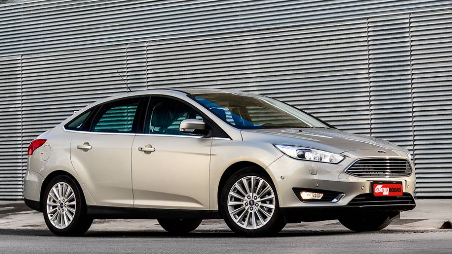 Apesar do nome pomposo, o Focus Fastback nada mais é que o antigo Focus Sedan com a nova frente já vista no hatchback | <a href="https://preprod.quatrorodas.abril.com.br/carros/impressoes/ford-focus-fastback-889520.shtml" rel="migration">Leia mais</a>