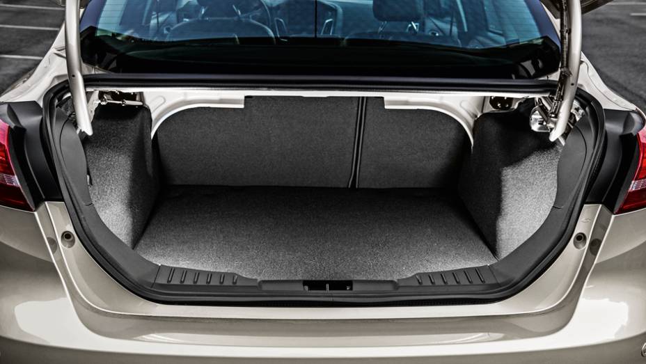 Porta-malas manteve os 421 litros de capacidade, abaixo da média dos concorrentes | <a href="https://preprod.quatrorodas.abril.com.br/carros/impressoes/ford-focus-fastback-889520.shtml" rel="migration">Leia mais</a> Porta-malas manteve os 421 litros de capacidade, abaixo da média dos concorrentes | <a href="https://preprod.quatrorodas.abril.com.br/carros/impressoes/ford-focus-fastback-889520.shtml" rel="migration">Leia mais</a>