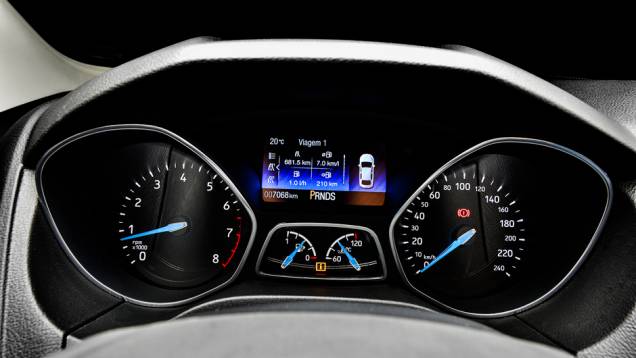 Versão Titanium incorpora tela de LCD colorida com 4,2 polegadas... | <a href="https://preprod.quatrorodas.abril.com.br/carros/impressoes/ford-focus-fastback-889520.shtml" rel="migration">Leia mais</a> Versão Titanium incorpora tela de LCD colorida com 4,2 polegadas... | <a href="https://preprod.quatrorodas.abril.com.br/carros/impressoes/ford-focus-fastback-889520.shtml" rel="migration">Leia mais</a>