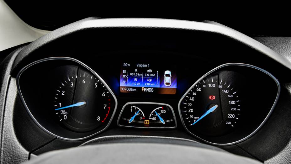 Versão Titanium incorpora tela de LCD colorida com 4,2 polegadas... | <a href="https://preprod.quatrorodas.abril.com.br/carros/impressoes/ford-focus-fastback-889520.shtml" rel="migration">Leia mais</a> Versão Titanium incorpora tela de LCD colorida com 4,2 polegadas... | <a href="https://preprod.quatrorodas.abril.com.br/carros/impressoes/ford-focus-fastback-889520.shtml" rel="migration">Leia mais</a>