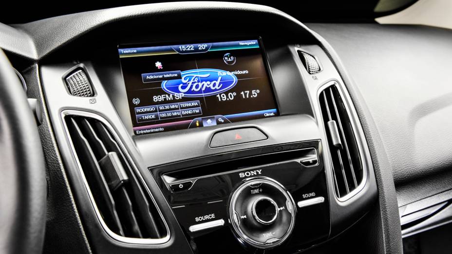 ... Al&eacute;m de tela sens&iacute;vel ao toque de 8 polegadas com GPS e sistema de som da Sony com 9 alto-falantes | <a href="https://preprod.quatrorodas.abril.com.br/carros/impressoes/ford-focus-fastback-889520.shtml" rel="migration">Leia mais</a>