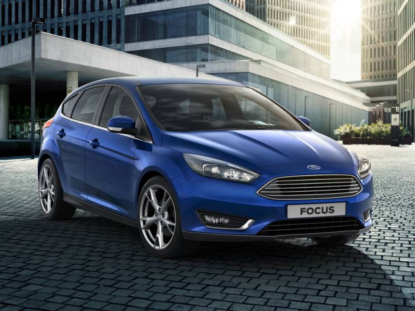 <strong>Ford Focus/Focus Fastback –</strong> Com foco em custo-benefício (o que se perdeu ao longo do tempo), a linha Focus ganhou cara nova. <a href="https://preprod.quatrorodas.abril.com.br/materia/ford-focus-fastback-889520" rel="Para o sedã" target="_blank">Para o sedã</a>, a principal novidade foi a adoção do “sobrenome” Fastback. 