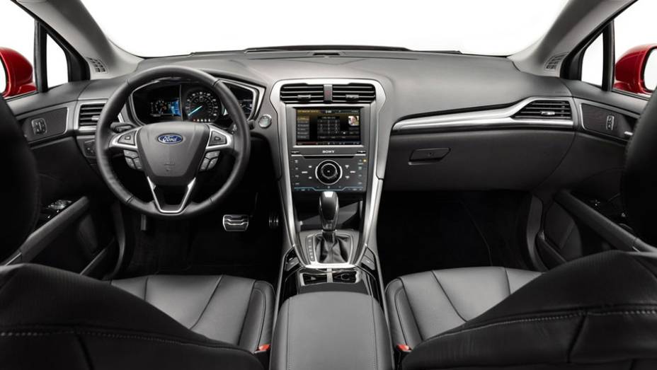 O interior também foi totalmente renovado | <a href="https://preprod.quatrorodas.abril.com.br/salao-do-automovel/2012/carros/fusion-706006.shtml" rel="migration">Leia mais</a>