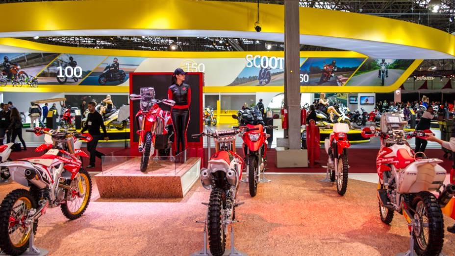 Estande da Honda no Salão Duas Rodas 2013 | <a href="https://preprod.quatrorodas.abril.com.br/moto/noticias/honda-investe-modelos-500cc-756399.shtml" rel="migration">Leia mais</a>