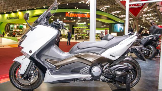 Estande da Yamaha no Salão Duas Rodas 2013 | <a href="https://preprod.quatrorodas.abril.com.br/moto/noticias/tmax-destaque-yamaha-salao-duas-rodas-756402.shtml" rel="migration">Leia mais</a> Estande da Yamaha no Salão Duas Rodas 2013 | <a href="https://preprod.quatrorodas.abril.com.br/moto/noticias/tmax-destaque-yamaha-salao-duas-rodas-756402.shtml" rel="migration">Leia mais</a>