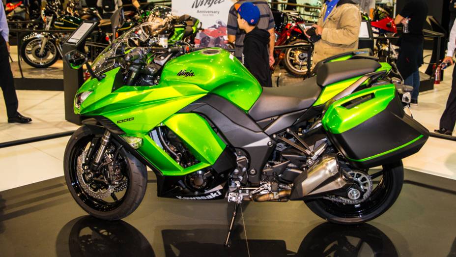 Kawasaki Ninja 1000 Tourer ABS | <a href="https://preprod.quatrorodas.abril.com.br/moto/galerias/kawasaki/kawasaki-ninja-1000-tourer-abs-2014-756549.shtml" rel="migration">Leia mais</a>