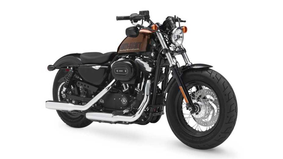 A Sportster Forty-Eight é uma das novidades mostradas no estande da Harley-Davidson no Salão Duas Rodas | <a href="https://preprod.quatrorodas.abril.com.br/moto/noticias/harley-davidson-tres-novidades-ao-salao-duas-rodas-756391.shtml" rel="migration">Leia mais</a>