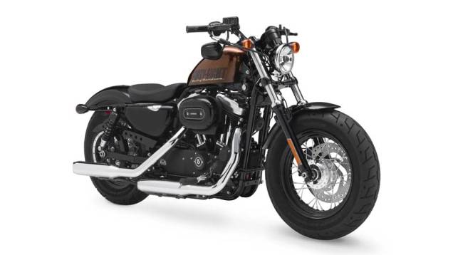A Sportster Forty-Eight é uma das novidades mostradas no estande da Harley-Davidson no Salão Duas Rodas | <a href="https://preprod.quatrorodas.abril.com.br/moto/noticias/harley-davidson-tres-novidades-ao-salao-duas-rodas-756391.shtml" rel="migration">Leia mais</a> A Sportster Forty-Eight é uma das novidades mostradas no estande da Harley-Davidson no Salão Duas Rodas | <a href="https://preprod.quatrorodas.abril.com.br/moto/noticias/harley-davidson-tres-novidades-ao-salao-duas-rodas-756391.shtml" rel="migration">Leia mais</a>