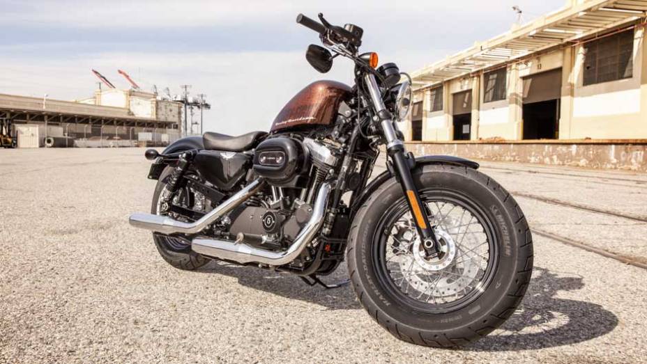 Visual moderno inclui tanque de combustível Peanut | <a href="https://preprod.quatrorodas.abril.com.br/moto/noticias/harley-davidson-tres-novidades-ao-salao-duas-rodas-756391.shtml" rel="migration">Leia mais</a>