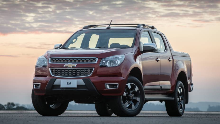 High Country é a nova versão topo de linha. O nome é tradicional na linha de picapes norte-americana - <a href="https://preprod.quatrorodas.abril.com.br/carros/impressoes/chevrolet-s10-high-country-885162.shtml" rel="migration">Leia mais</a>