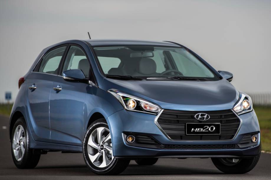 <strong>Hyundai HB20/HB20X/HB20S –</strong> A família HB20 passou por sua primeira mudança de estilo desde o lançamento, em 2012. Os câmbios manual e automático de seis marchas são novidade. 