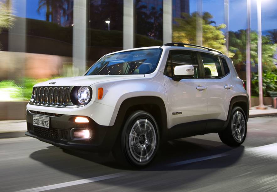 <strong>Jeep Renegade –</strong> O<a href="https://preprod.quatrorodas.abril.com.br/materia/jeep-renegade-longitude-1-8-flex-867961/" rel="o Renegade" target="_blank"> Renegade</a> protagonizou uma das estreias mais importantes do Brasil em 2015. Fabricado em Pernambuco, é o único da categoria com opção de motor diesel (2.0 turbo de 170 cv). 