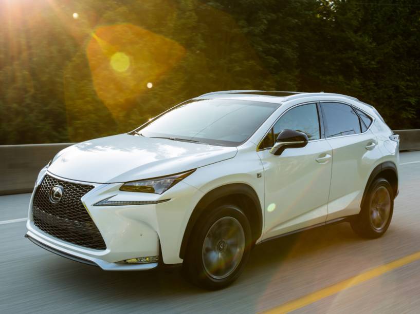 <strong>Lexus NX</strong> – Concorrente direto do “queridinho” Range Rover Evoque, <a href="https://preprod.quatrorodas.abril.com.br/materia/lexus-lanca-nx-200t-brasil-846698" rel="o NX tem design ousado" target="_blank">o NX tem design ousado</a>. Foi lançado no Brasil em duas versões diferentes, sempre equipadas com motor 2.0 turbo de 238 cv. 