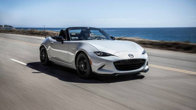 Roadster oferece deslizamento de diferencial limitado e transmissão SKYACTIV-MT manual de seis velocidades | <a href="https://preprod.quatrorodas.abril.com.br/noticias/saloes/new-york-2015/mazda-divulga-novo-mx-5-miata-club-852338.shtml" rel="migration">Leia mais</a> Roadster oferece deslizamento de diferencial limitado e transmissão SKYACTIV-MT manual de seis velocidades | <a href="https://preprod.quatrorodas.abril.com.br/noticias/saloes/new-york-2015/mazda-divulga-novo-mx-5-miata-club-852338.shtml" rel="migration">Leia mais</a>