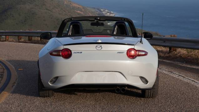 Proprietários podem optar pelo upgrade contendo: freios Brembo, rodas BBS de 17 polegadas e kit aerodinâmico | <a href="https://preprod.quatrorodas.abril.com.br/noticias/saloes/new-york-2015/mazda-divulga-novo-mx-5-miata-club-852338.shtml" rel="migration">Leia mais</a> Proprietários podem optar pelo upgrade contendo: freios Brembo, rodas BBS de 17 polegadas e kit aerodinâmico | <a href="https://preprod.quatrorodas.abril.com.br/noticias/saloes/new-york-2015/mazda-divulga-novo-mx-5-miata-club-852338.shtml" rel="migration">Leia mais</a>