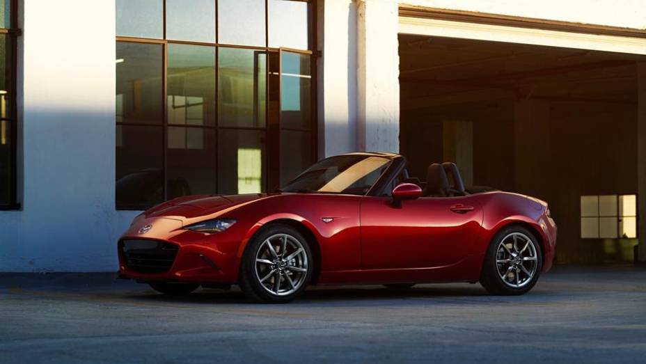 Mazda MX-5 2015 chega aos Estados Unidos | <a href="https://preprod.quatrorodas.abril.com.br/noticias/saloes/losangeles-2014/mazda-mx-5-chega-aos-estados-unidos-816114.shtml" rel="migration">Leia mais</a>