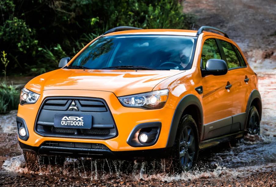 <strong>Mitsubishi ASX Outdoor</strong> – Exclusiva do mercado brasileiro, <a href="https://preprod.quatrorodas.abril.com.br/materia/mitsubishi-asx-outdoor-925904 " rel="a versão adiciona visual e credenciais mais aventureiros" target="_blank">a versão adiciona visual e credenciais mais aventureiros</a> ao utilitário. Pela primeira vez, o modelo une transmissão manual e tração 4x4. 