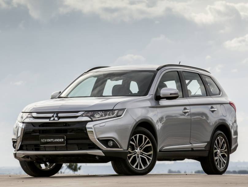 <strong>Mitsubishi Outlander</strong> – A reestilização de última hora, feita para corrigir o visual duramente criticado no mundo todo, <a href="https://preprod.quatrorodas.abril.com.br/materia/mitsubishi-new-outlander-2-2l-diesel-870160/" rel="chegou cedo ao Brasil" target="_blank">chegou cedo ao Brasil</a>. É marcado pelas nada discretas barras cromadas na dianteira.