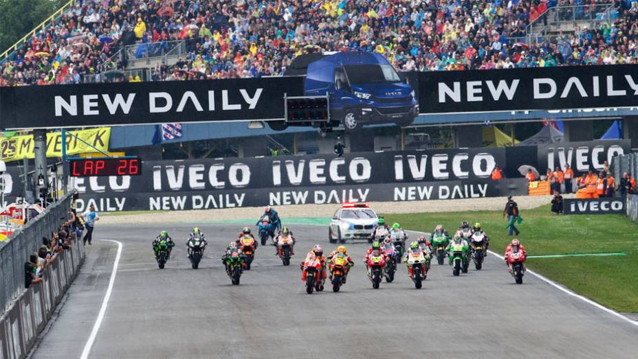 Largada em Assen | <a href="https://preprod.quatrorodas.abril.com.br/moto/noticias/pela-oitava-vez-consecutiva-vitoria-marquez-motogp-787522.shtml" rel="migration">Leia mais</a>