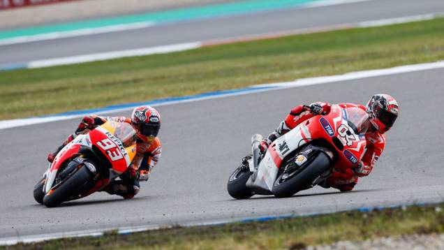 Corrida em Assen foi no sábado | <a href="https://preprod.quatrorodas.abril.com.br/moto/noticias/pela-oitava-vez-consecutiva-vitoria-marquez-motogp-787522.shtml" rel="migration">Leia mais</a> Corrida em Assen foi no sábado | <a href="https://preprod.quatrorodas.abril.com.br/moto/noticias/pela-oitava-vez-consecutiva-vitoria-marquez-motogp-787522.shtml" rel="migration">Leia mais</a>