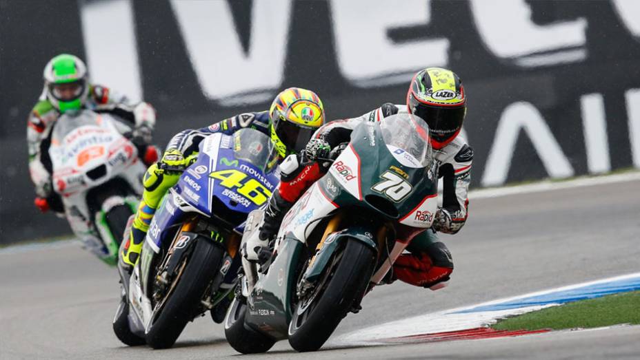 Com pista seca ou molhada, Valentino deu show saindo de último lugar | <a href="https://preprod.quatrorodas.abril.com.br/moto/noticias/pela-oitava-vez-consecutiva-vitoria-marquez-motogp-787522.shtml" rel="migration">Leia mais</a>