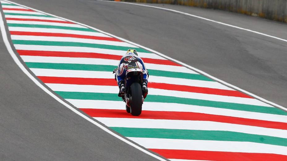 Karel Abraham durante treino classificatório em Mugello | <a href="https://preprod.quatrorodas.abril.com.br/moto/noticias/marc-marquez-mantem-regularidade-pole-mugello-784738.shtml" rel="migration">Leia mais</a>