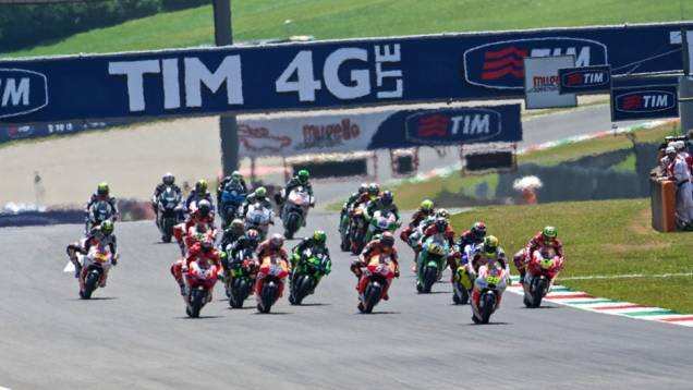 Largada da etapa em Mugello | <a href="https://preprod.quatrorodas.abril.com.br/moto/noticias/marquez-bate-lorenzo-briga-acirrada-garante-sexta-vitoria-784758.shtml" rel="migration">Leia mais</a> Largada da etapa em Mugello | <a href="https://preprod.quatrorodas.abril.com.br/moto/noticias/marquez-bate-lorenzo-briga-acirrada-garante-sexta-vitoria-784758.shtml" rel="migration">Leia mais</a>