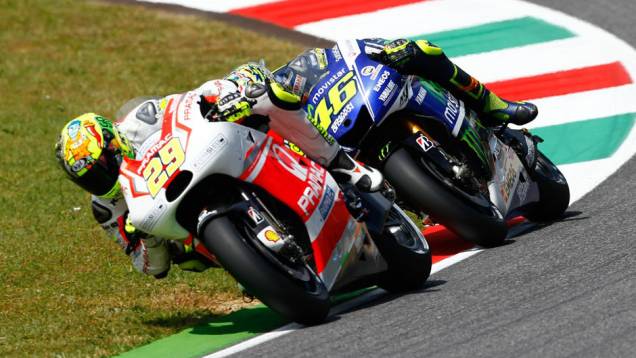 Andrea Iannone e Valentino Rossi em ação | <a href="https://preprod.quatrorodas.abril.com.br/moto/noticias/marquez-bate-lorenzo-briga-acirrada-garante-sexta-vitoria-784758.shtml" rel="migration">Leia mais</a> Andrea Iannone e Valentino Rossi em ação | <a href="https://preprod.quatrorodas.abril.com.br/moto/noticias/marquez-bate-lorenzo-briga-acirrada-garante-sexta-vitoria-784758.shtml" rel="migration">Leia mais</a>