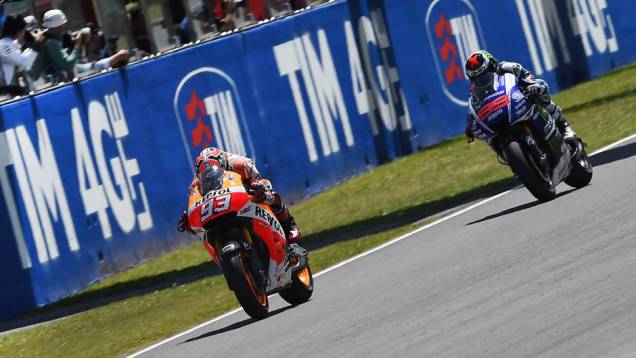 No final Márquez levou a melhor e venceu a sexta seguida no ano | <a href="https://preprod.quatrorodas.abril.com.br/moto/noticias/marquez-bate-lorenzo-briga-acirrada-garante-sexta-vitoria-784758.shtml" rel="migration">Leia mais</a> No final Márquez levou a melhor e venceu a sexta seguida no ano | <a href="https://preprod.quatrorodas.abril.com.br/moto/noticias/marquez-bate-lorenzo-briga-acirrada-garante-sexta-vitoria-784758.shtml" rel="migration">Leia mais</a>