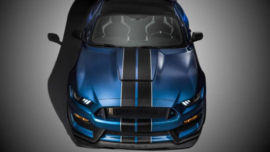 Modelo tem o motor V8 aspirado mais potente já feito pela Ford | <a href="https://preprod.quatrorodas.abril.com.br/noticias/saloes/detroit-2015/mustang-shelby-gt350r-lancado-pela-ford-824780.shtml" rel="migration">Leia mais</a>