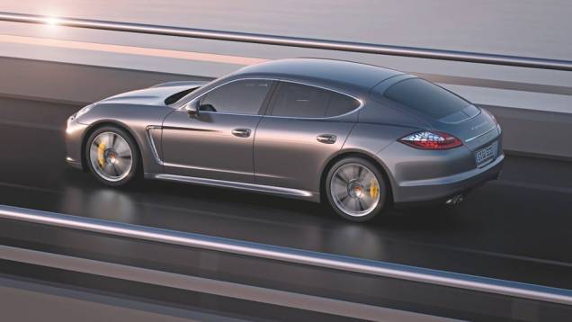 QUATRO PORTAS - Puristas da marca odiaram, mas o "cupê de 4 portas" da Porsche pegou em 2009 a onda do Mercedes CLS. Com motores V6 ou V8 e espaço para quatro, o Panamera é o Porsche que mais lembra o 911. QUATRO PORTAS - Puristas da marca odiaram, mas o "cupê de 4 portas" da Porsche pegou em 2009 a onda do Mercedes CLS. Com motores V6 ou V8 e espaço para quatro, o Panamera é o Porsche que mais lembra o 911.