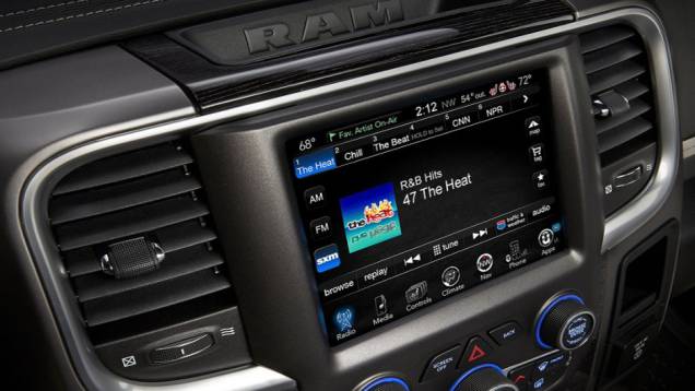 Picape também apresenta monitor touchscreen com sistema multimídia | <a href="https://preprod.quatrorodas.abril.com.br/noticias/fabricantes/ram-divulga-picape-laramie-limited-edition-835720.shtml" rel="migration">Leia mais</a> Picape também apresenta monitor touchscreen com sistema multimídia | <a href="https://preprod.quatrorodas.abril.com.br/noticias/fabricantes/ram-divulga-picape-laramie-limited-edition-835720.shtml" rel="migration">Leia mais</a>