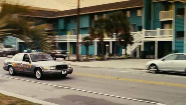 Piranha 3D é um daqueles filmes de terror que alguns amam e outros odeiam. Nele, o carro da polícia é o Ford Crown Victoria. Piranha 3D é um daqueles filmes de terror que alguns amam e outros odeiam. Nele, o carro da polícia é o Ford Crown Victoria.