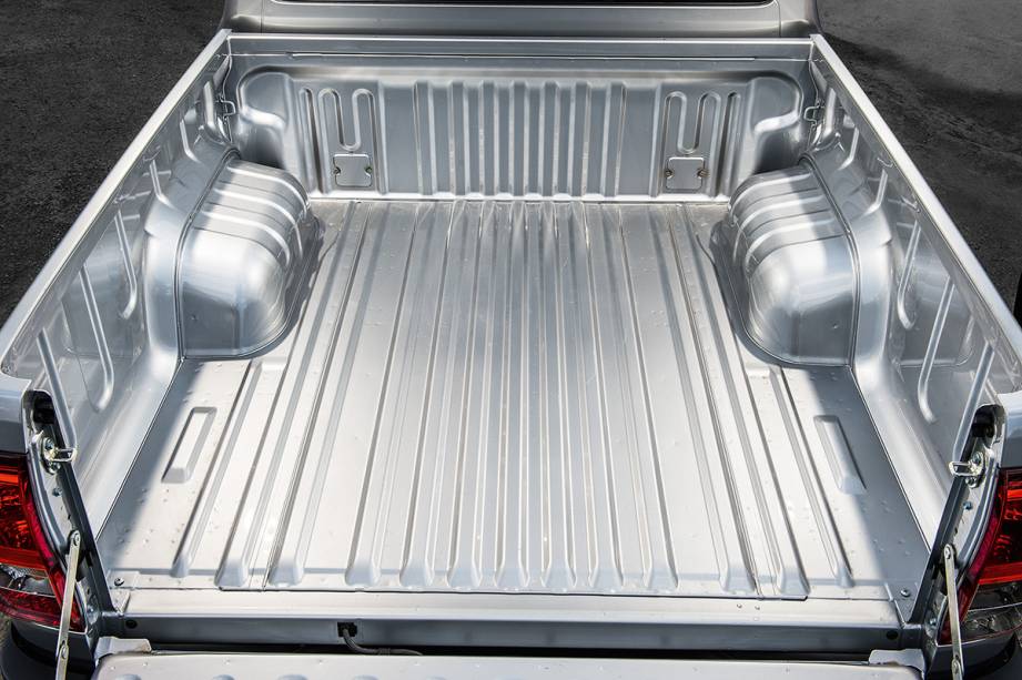 Caçamba leva 1 tonelada, mas falta protetor Caçamba leva 1 tonelada, mas falta protetor