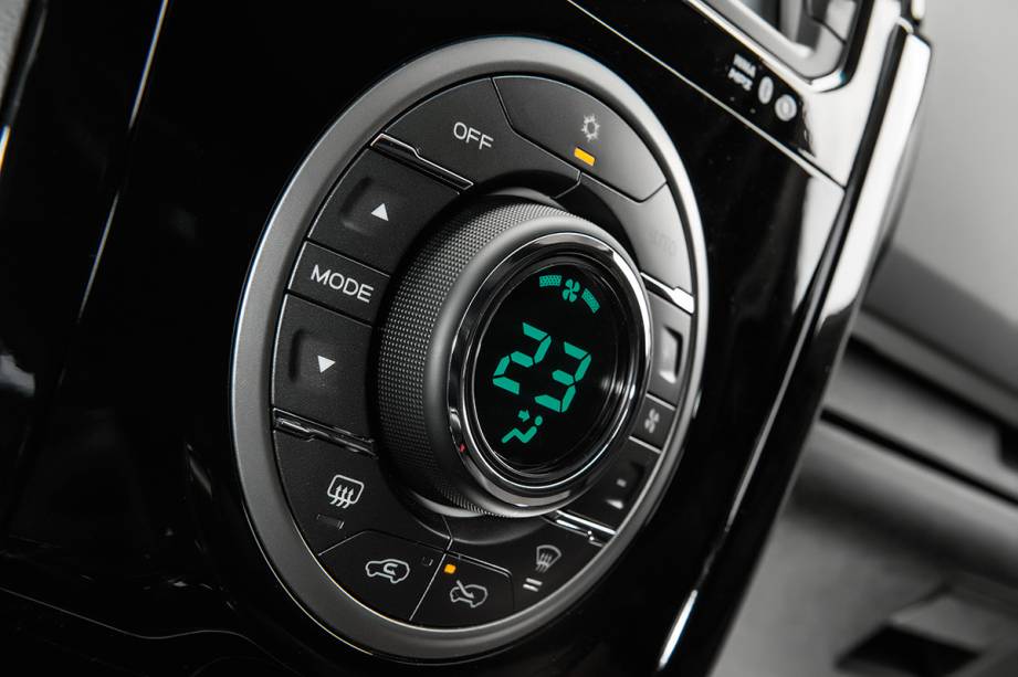 Ar-condicionado digital também está incluso no pacote de série Ar-condicionado digital também está incluso no pacote de série